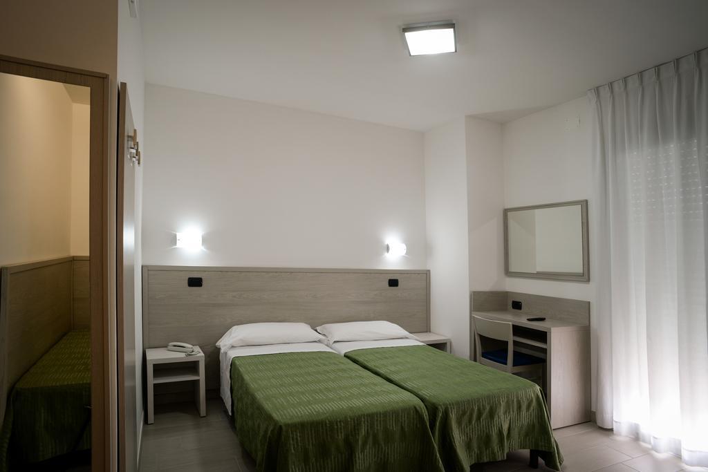 Hotel Clipper Giulianova Buitenkant foto