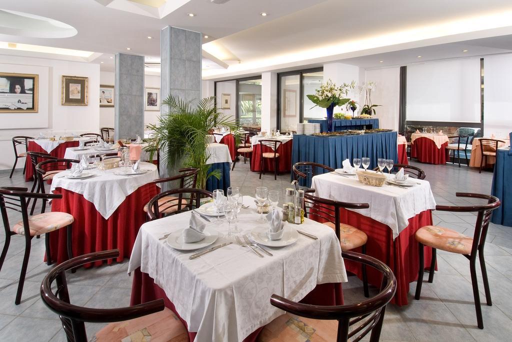 Hotel Clipper Giulianova Buitenkant foto