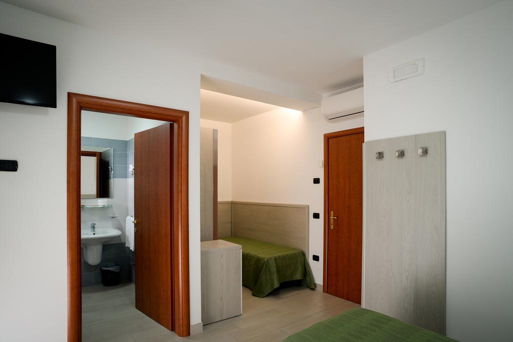 Hotel Clipper Giulianova Buitenkant foto