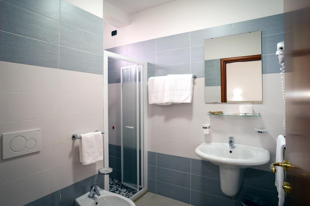 Hotel Clipper Giulianova Buitenkant foto