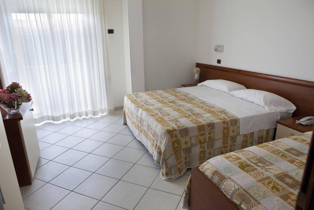 Hotel Clipper Giulianova Buitenkant foto