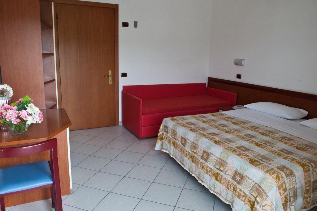 Hotel Clipper Giulianova Buitenkant foto