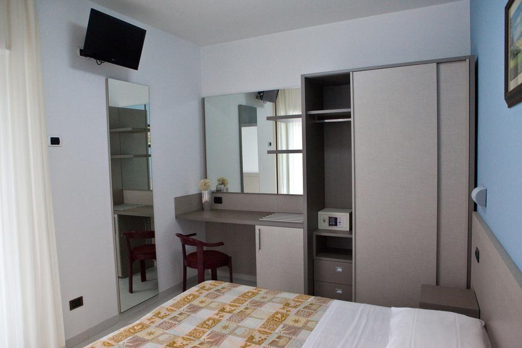 Hotel Clipper Giulianova Buitenkant foto