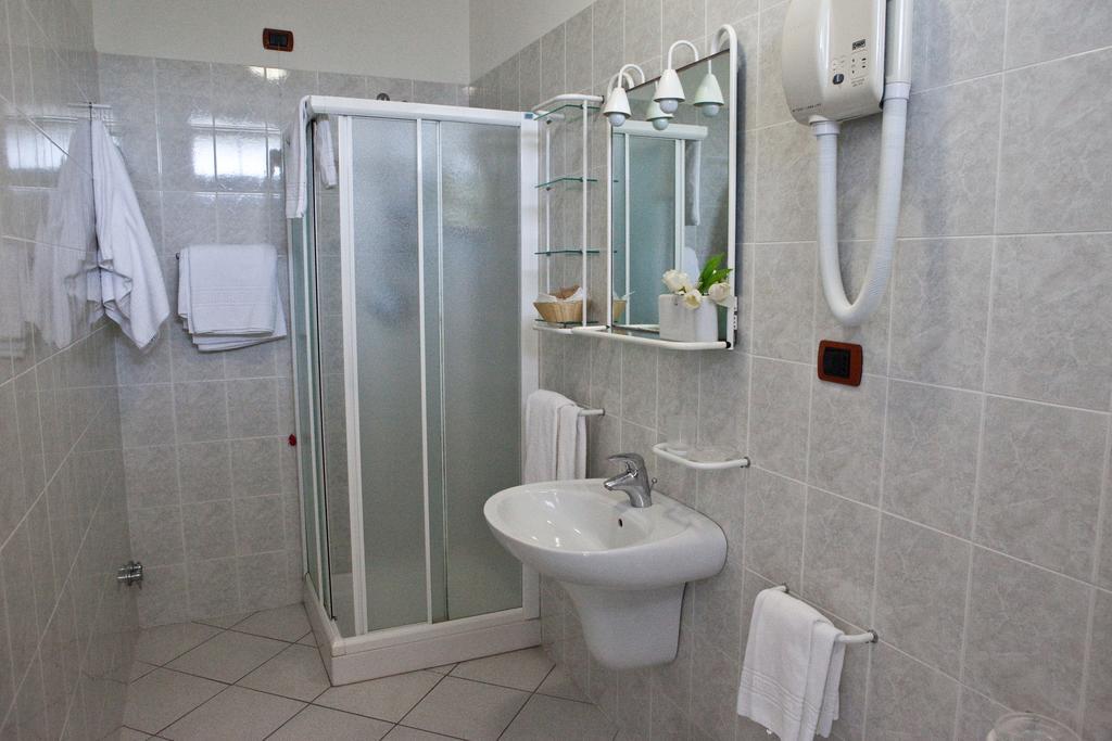 Hotel Clipper Giulianova Buitenkant foto